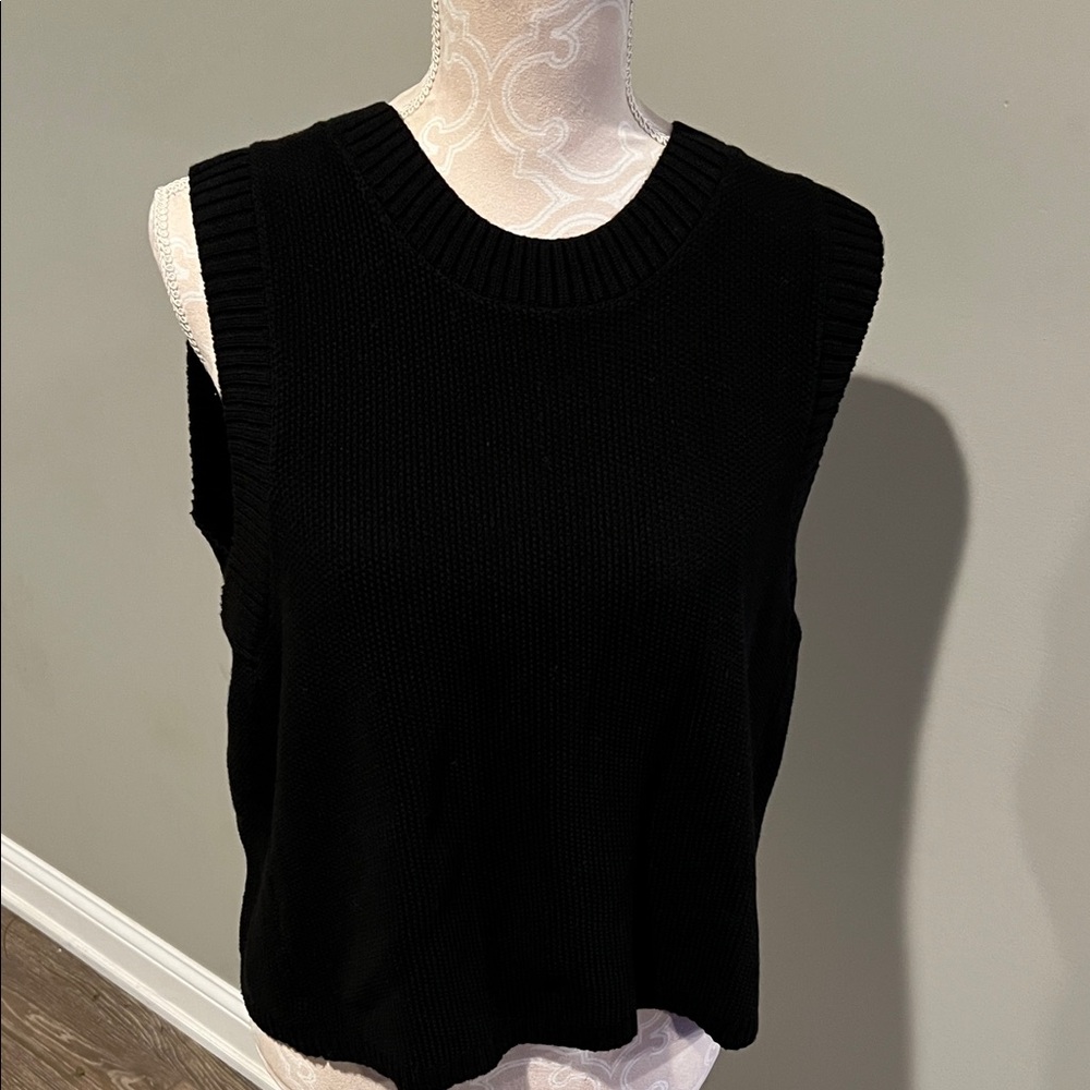 Evereve Black Sleeveless Sweater